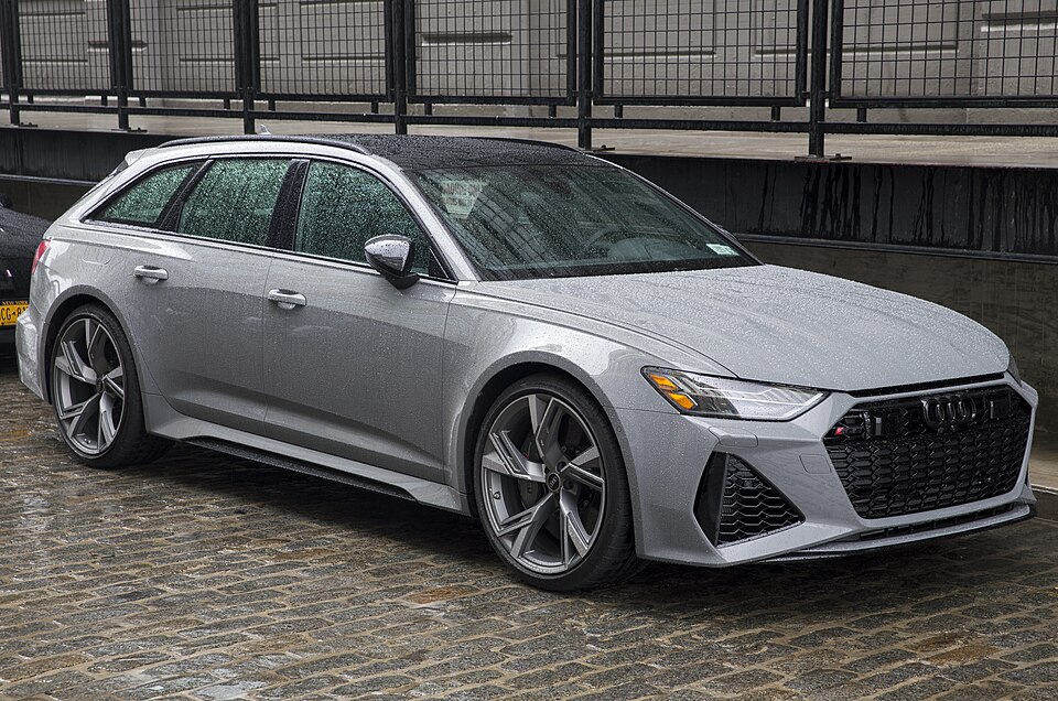 AUDI RS6 car — UK survivor photo