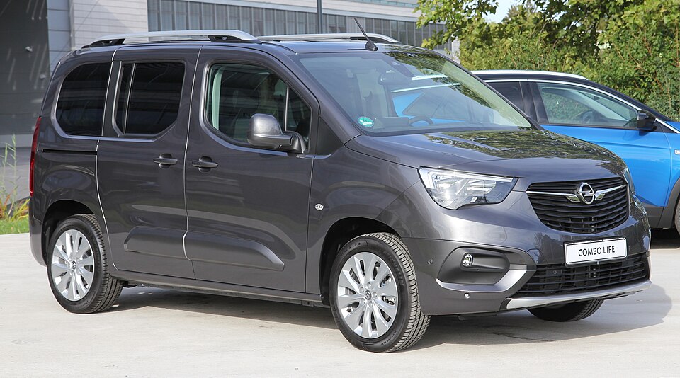 VAUXHALL COMBO car — UK survivor photo