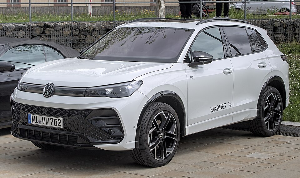 VOLKSWAGEN TIGUAN car — UK survivor photo