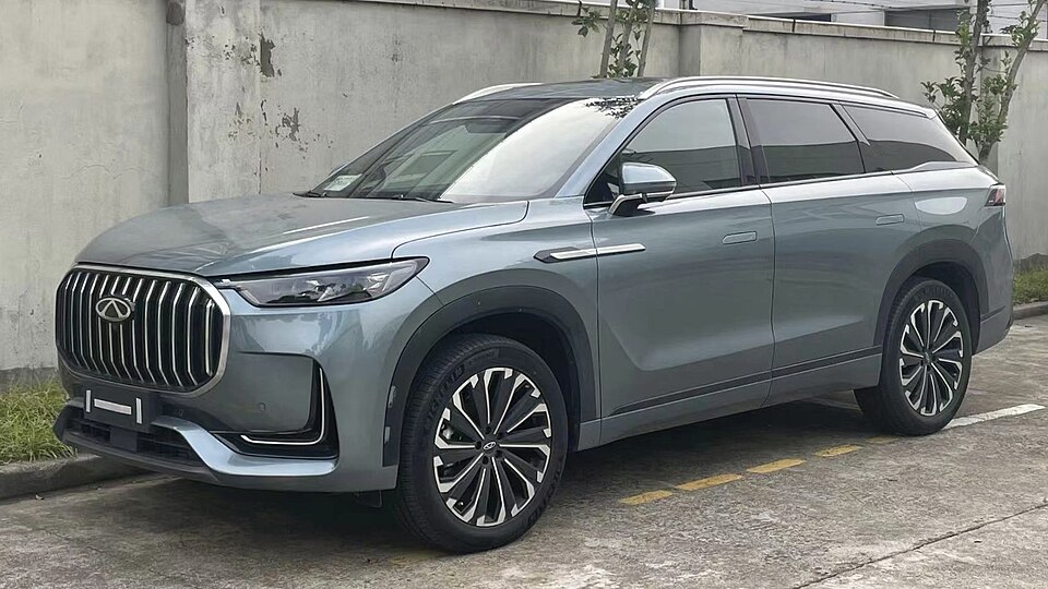 CHERY TIGGO 9 car — UK survivor photo