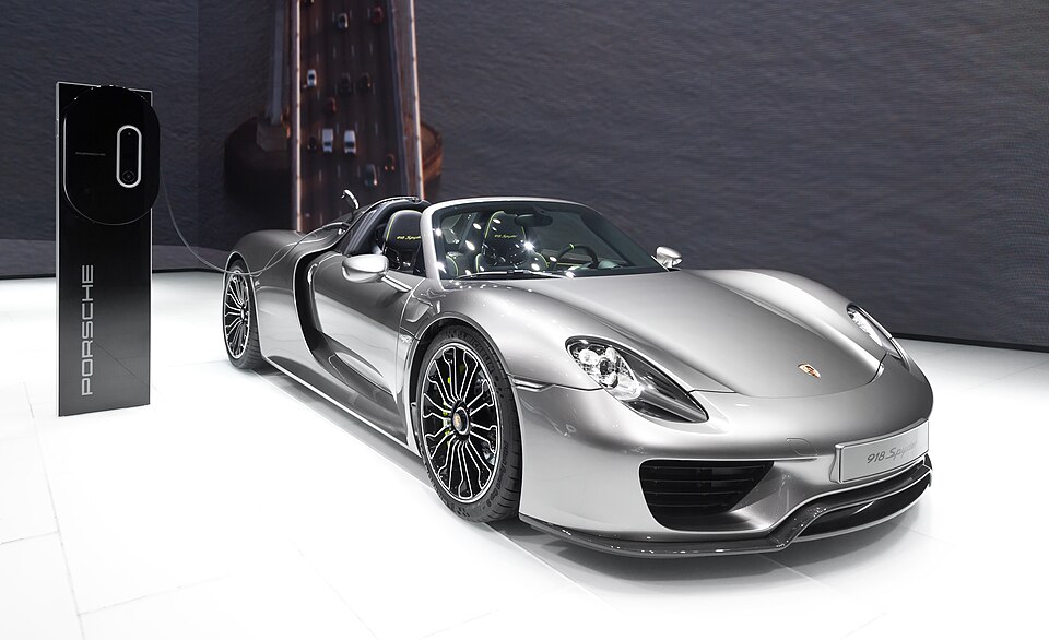 PORSCHE 918 car — UK survivor photo