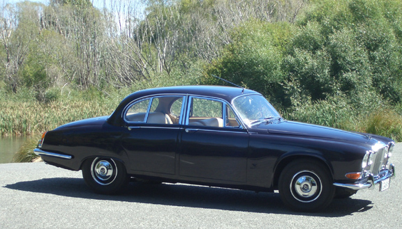 DAIMLER SOVEREIGN car — UK survivor photo