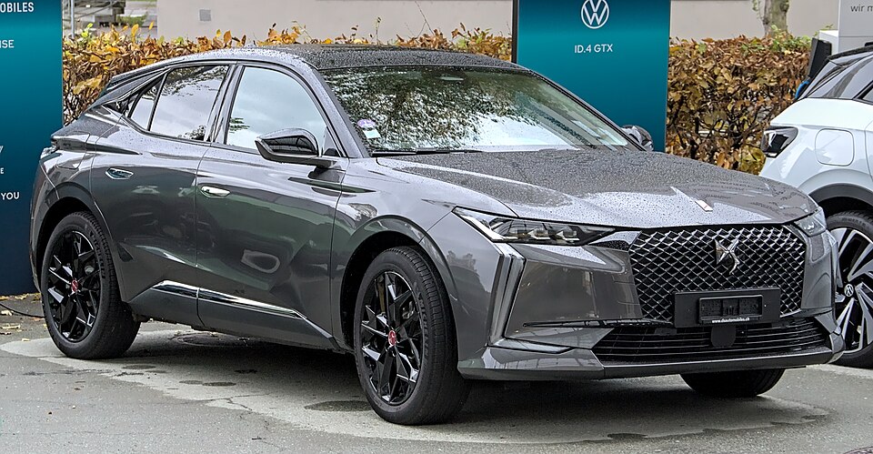 DS NO 4 car — UK survivor photo