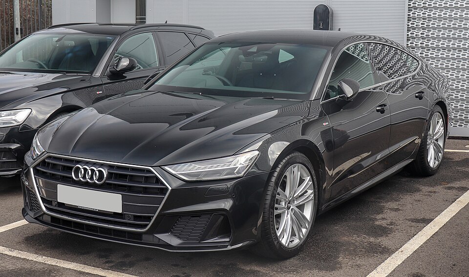 AUDI S7 car — UK survivor photo