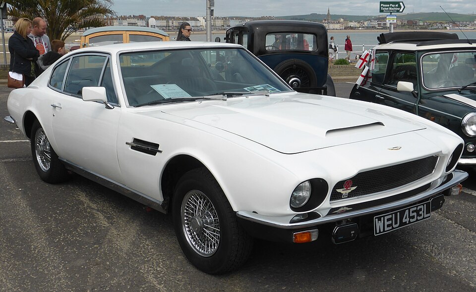 ASTON MARTIN VANTAGE car — UK survivor photo
