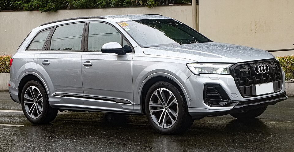 AUDI Q7 car — UK survivor photo