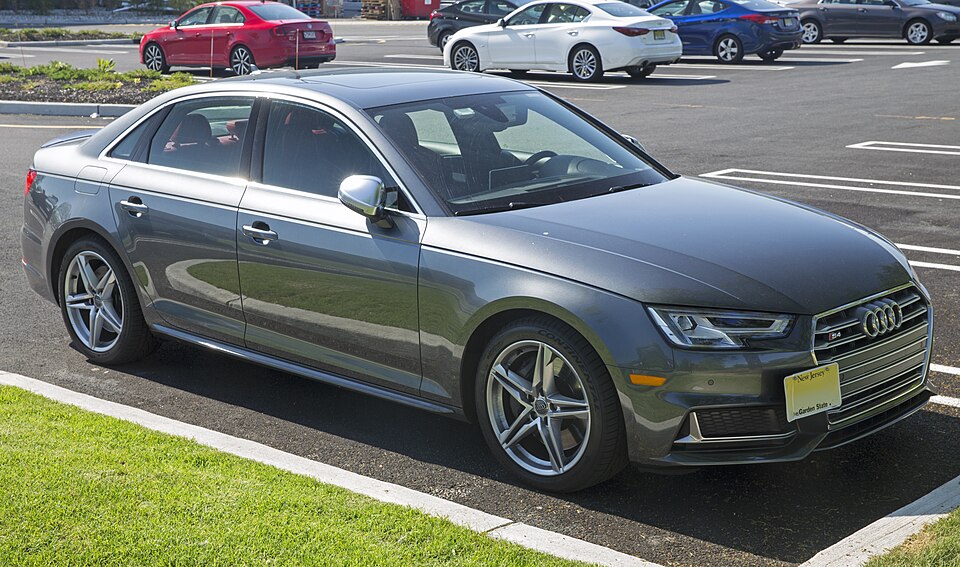 AUDI S4 car — UK survivor photo