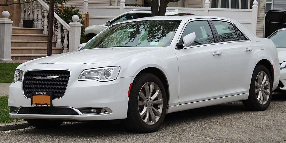 CHRYSLER 300C car — UK survivor photo