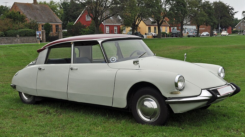 CITROEN DS21 car — UK survivor photo