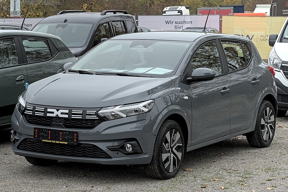 DACIA SANDERO car — UK survivor photo
