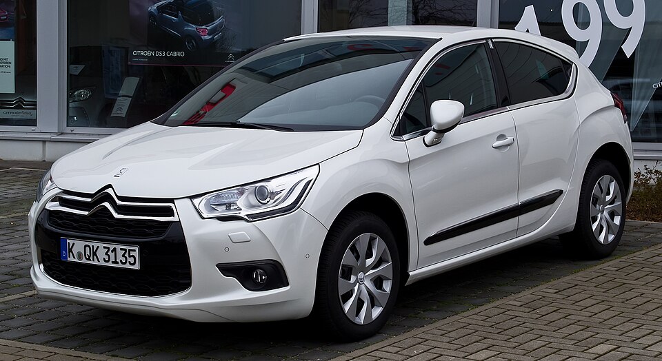 DS DS4 car — UK survivor photo