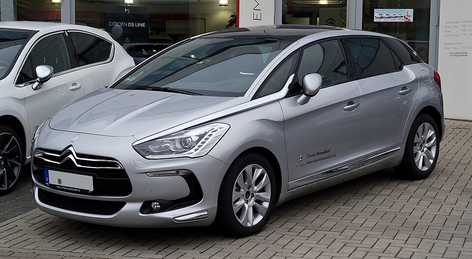 DS DS5 car — UK survivor photo