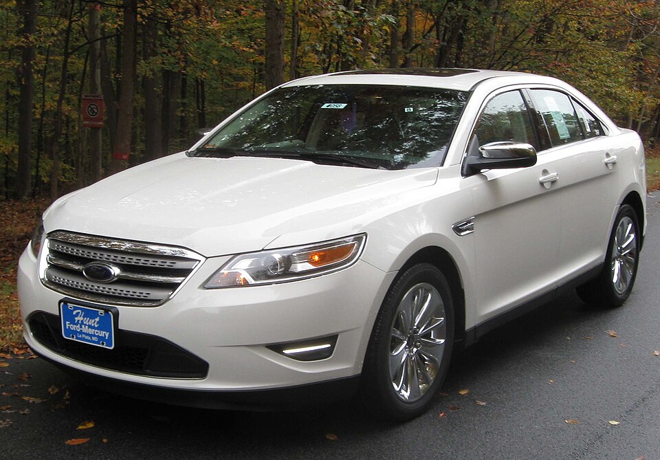 FORD TAURUS car — UK survivor photo