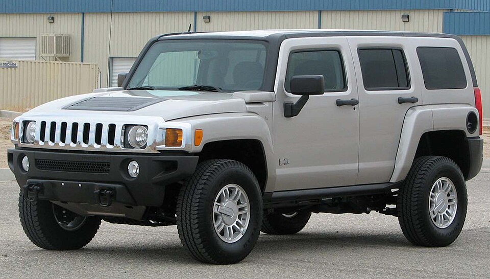 HUMMER H3 car — UK survivor photo