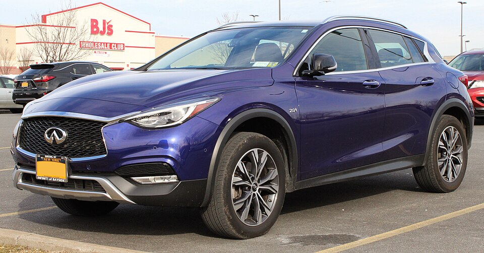INFINITI QX30 car — UK survivor photo