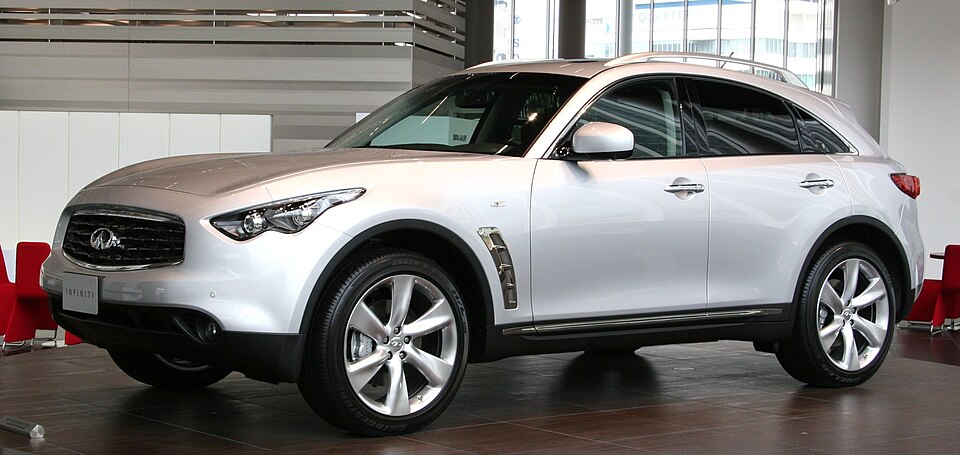 INFINITI QX70 car — UK survivor photo