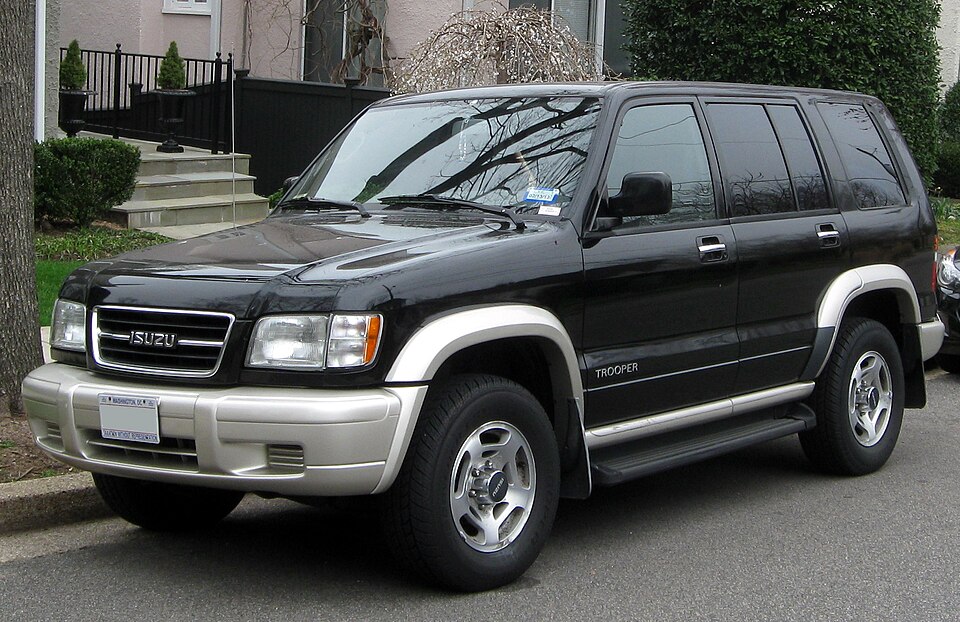 ISUZU BIGHORN car — UK survivor photo