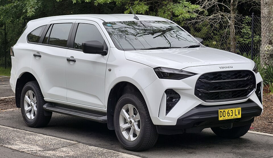 ISUZU MU car — UK survivor photo
