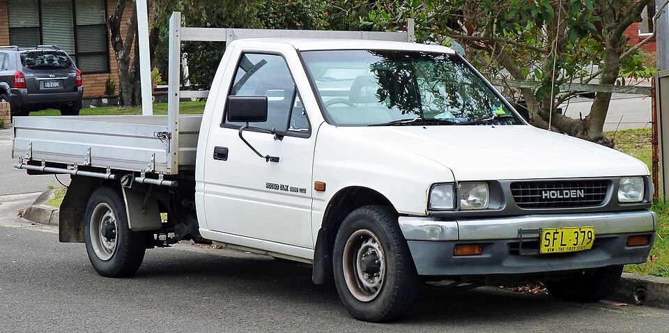 ISUZU RODEO car — UK survivor photo