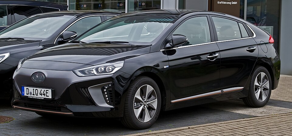 HYUNDAI IONIQ car — UK survivor photo