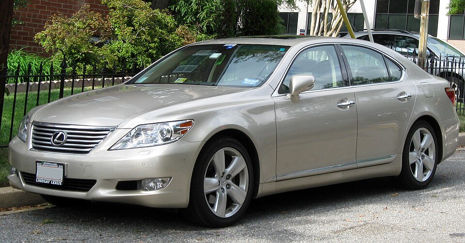 LEXUS LS 460 car — UK survivor photo