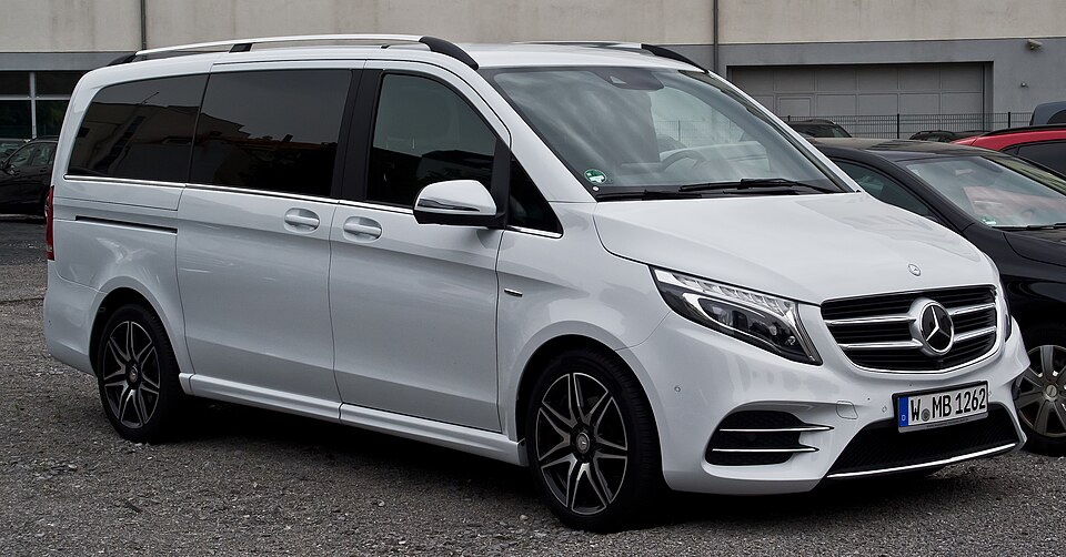 MERCEDES V CLASS car — UK survivor photo