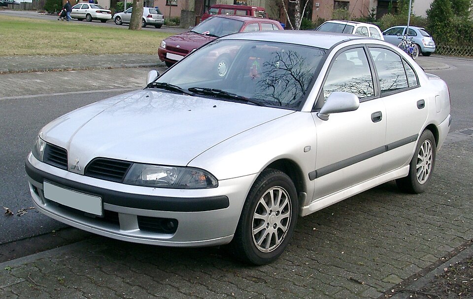 MITSUBISHI CARISMA car — UK survivor photo