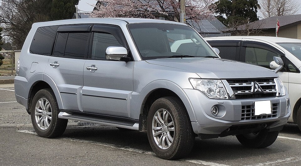 MITSUBISHI SHOGUN car — UK survivor photo