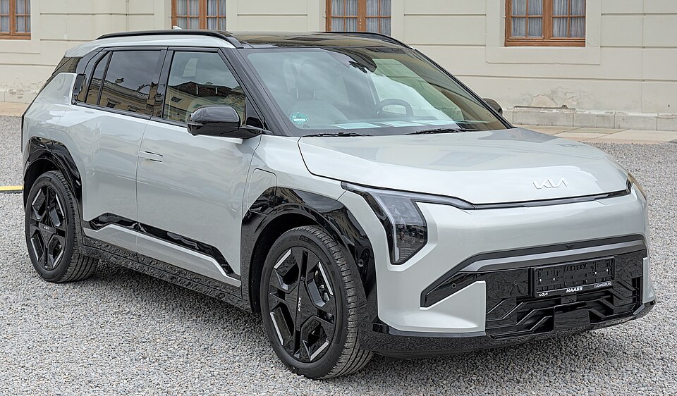 KIA EV3 AIR car — UK survivor photo