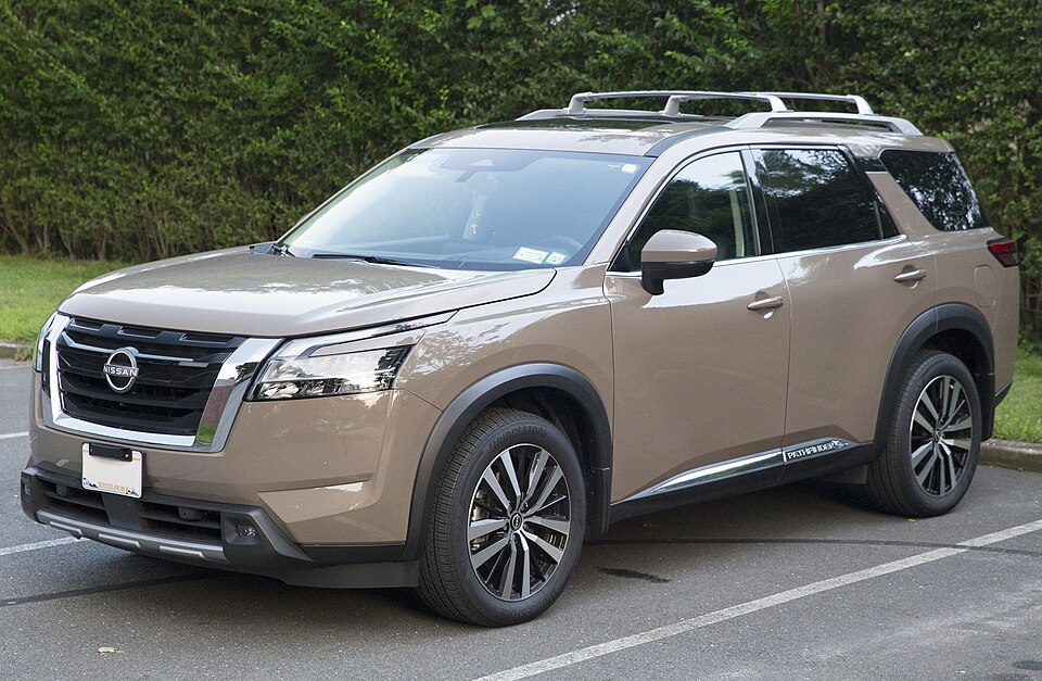 NISSAN PATHFINDER car — UK survivor photo