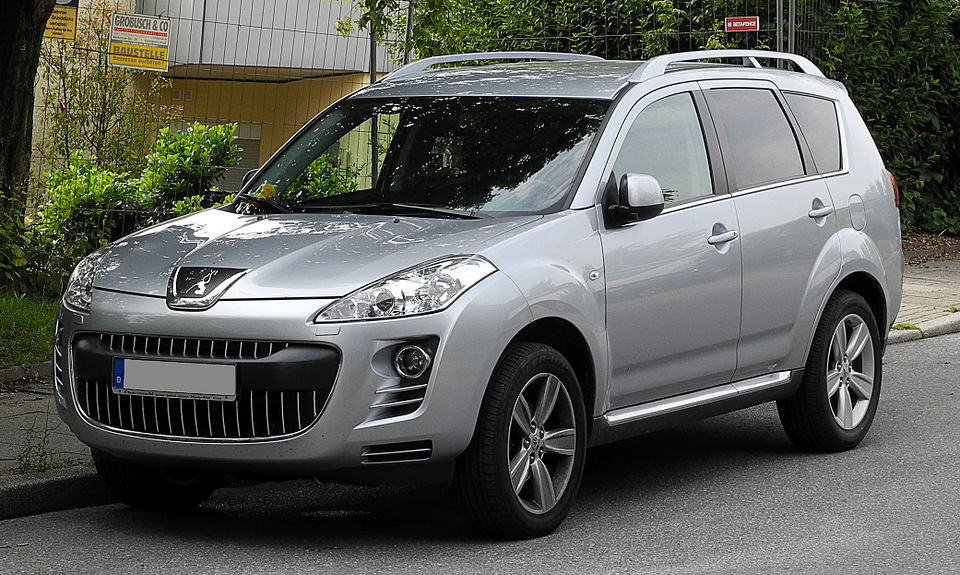 PEUGEOT 4007 car — UK survivor photo