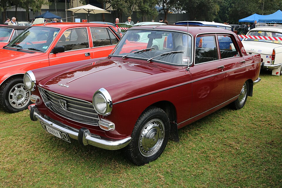 PEUGEOT 404 car — UK survivor photo