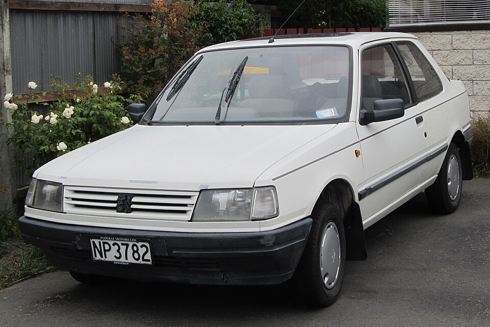 PEUGEOT HORIZON car — UK survivor photo