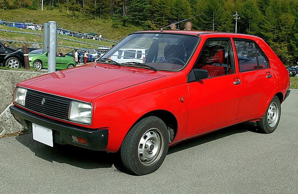 RENAULT 14 car — UK survivor photo