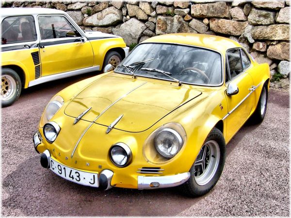RENAULT 6 car — UK survivor photo