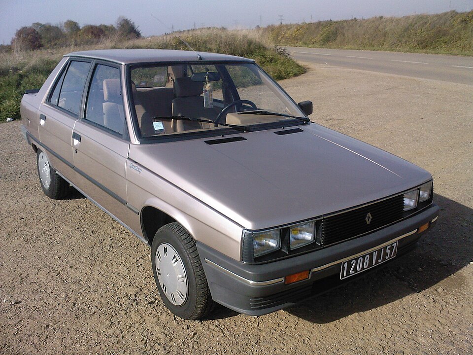 RENAULT 9 car — UK survivor photo