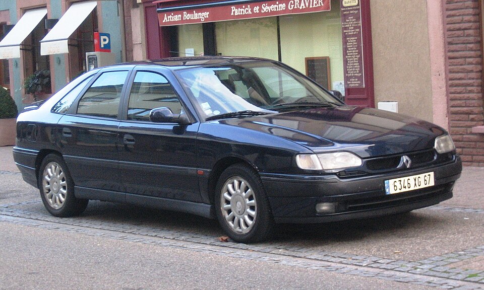RENAULT SAFRANE car — UK survivor photo