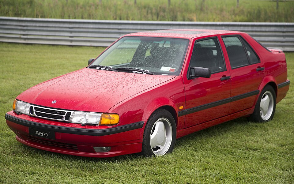 SAAB 9000 car — UK survivor photo