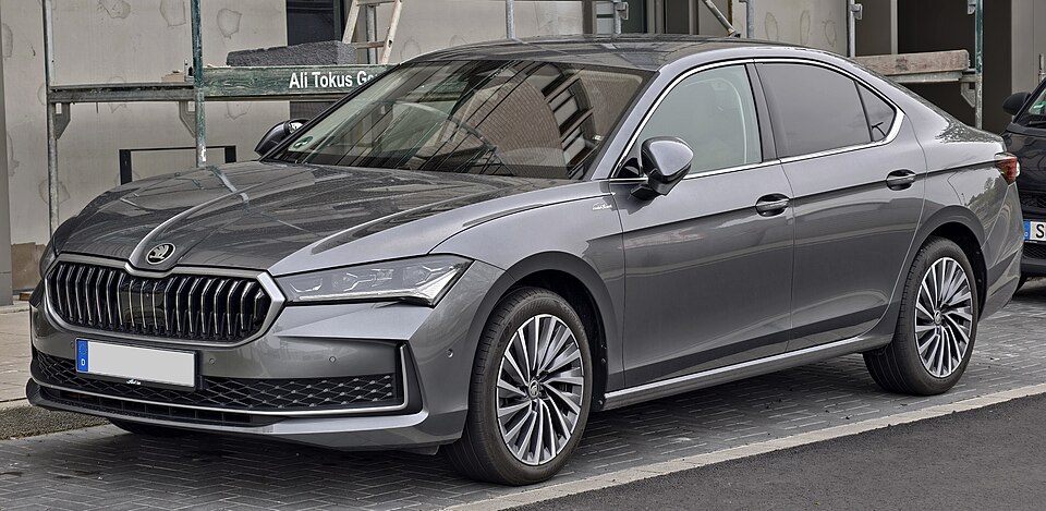 SKODA SUPERB car — UK survivor photo