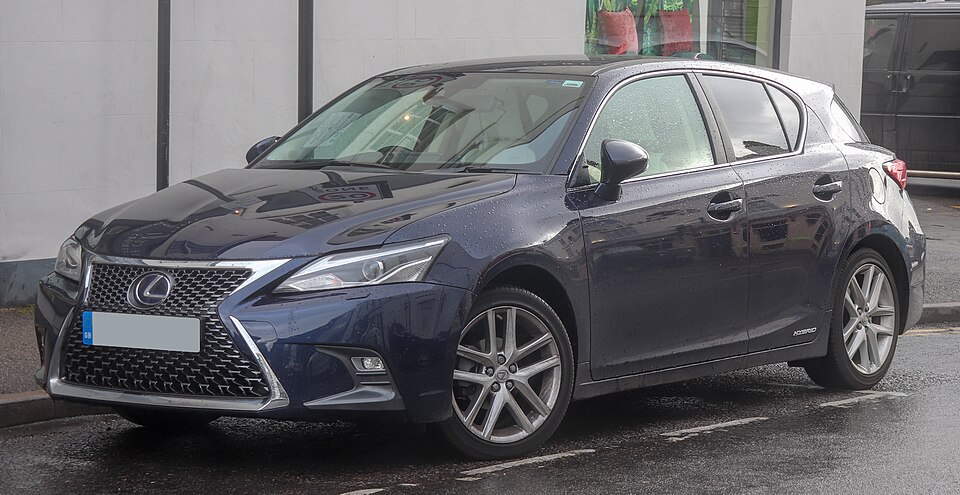 LEXUS CT 200 car — UK survivor photo