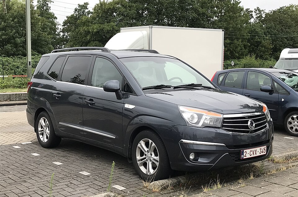 SSANGYONG RODIUS car — UK survivor photo