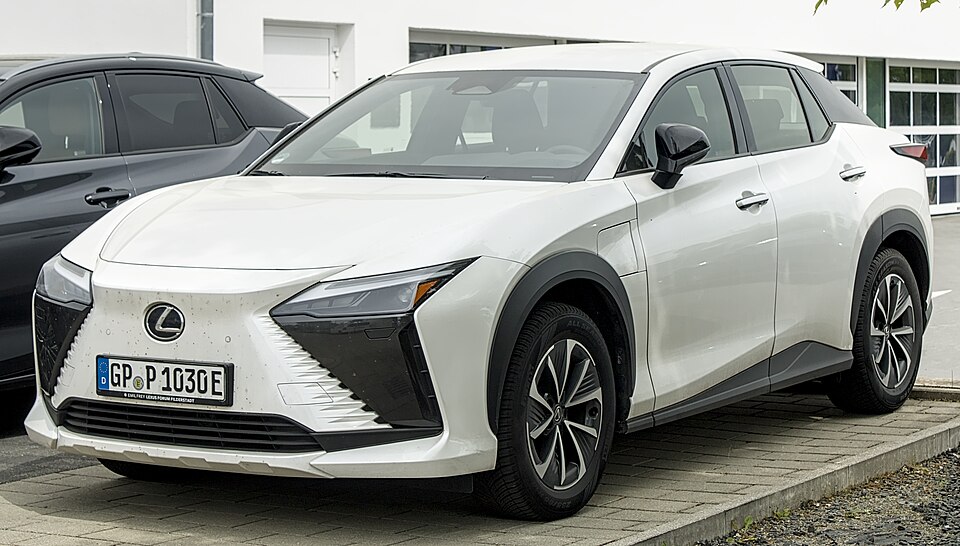 LEXUS RZ 300E car — UK survivor photo
