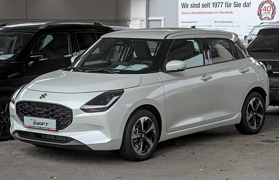 SUZUKI SWIFT car — UK survivor photo