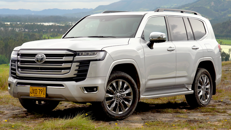 TOYOTA LAND CRUISER car — UK survivor photo