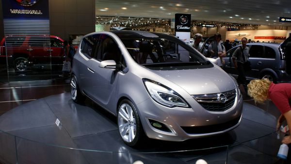 VAUXHALL MERIVA car — UK survivor photo