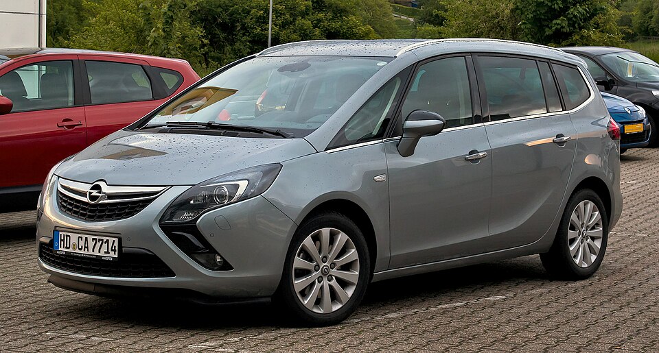VAUXHALL ZAFIRA car — UK survivor photo