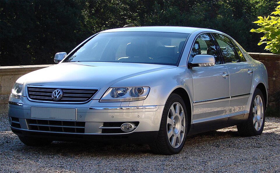 VOLKSWAGEN PHAETON car — UK survivor photo