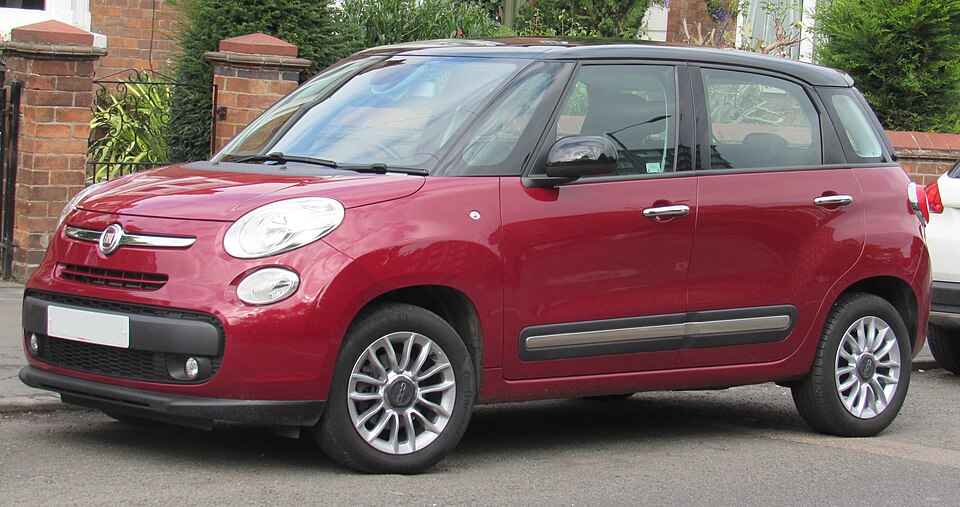 FIAT 500L car — UK survivor photo