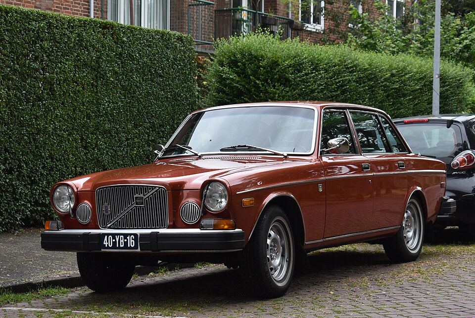 VOLVO 164 car — UK survivor photo