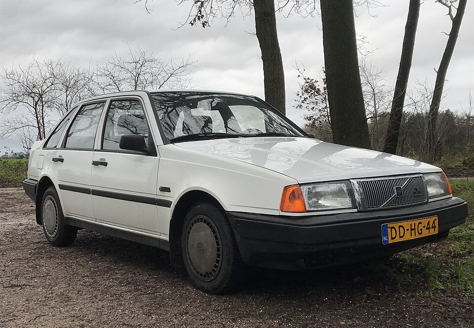 VOLVO 460 car — UK survivor photo